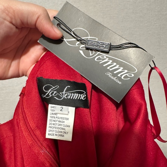 NWT LA FEMME Cherry RED sequin cocktail Prom Formal dress - size 2 - Picture 5 of 6